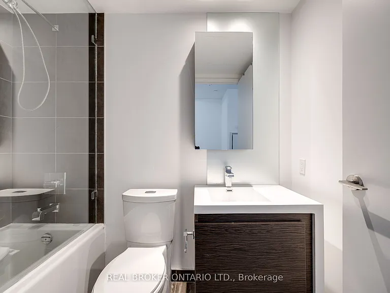 1030 King St W #Penthouse 25 — Photo 7