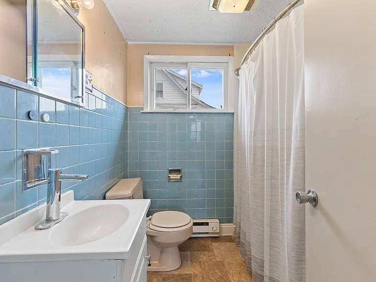 19 Carl St #1/2 — Photo 3
