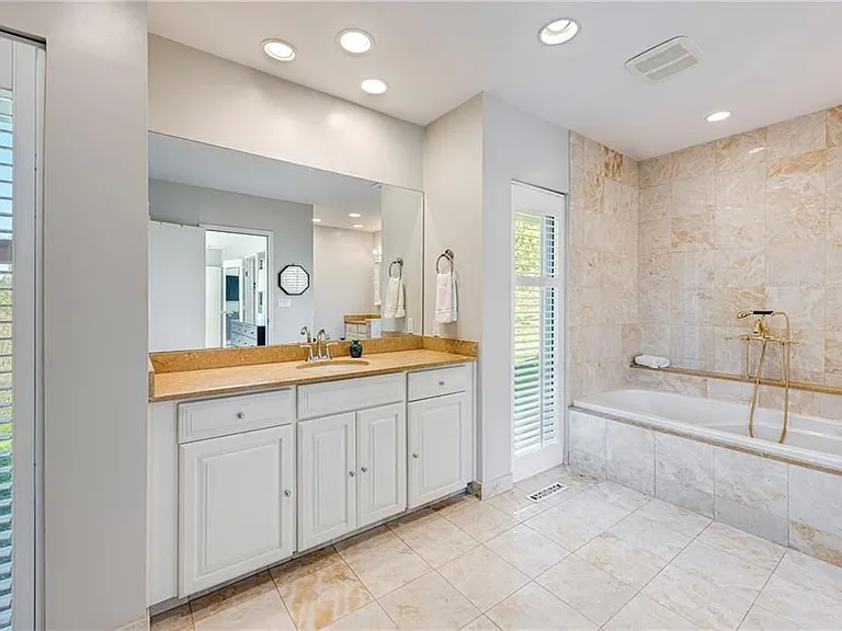 111 Ocean Ave — Photo 30