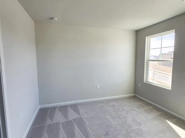 2431 Kasota Ln — Photo 40