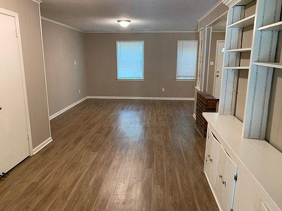 3rd image of 5041 Harrington Ave