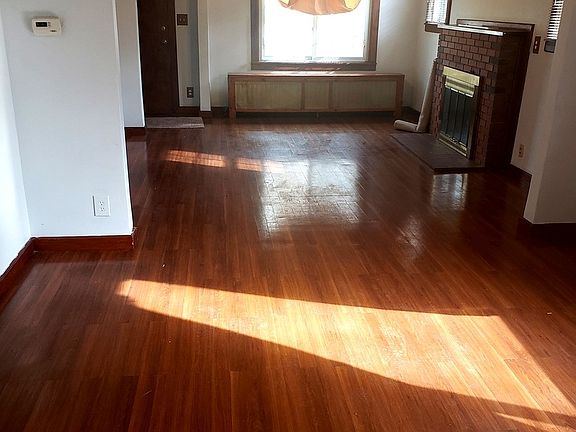 3rd image of 416 N Poplar St