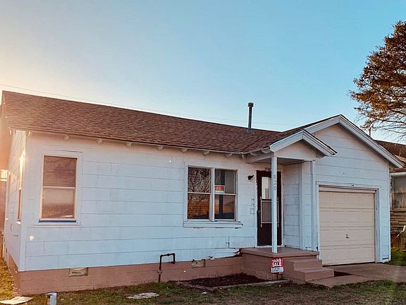 2nd image of 818 NE Carver Ave