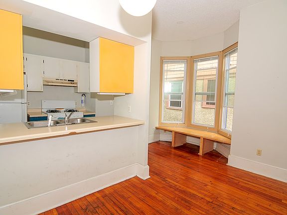 2nd image of 1015 13th Ave SE #1