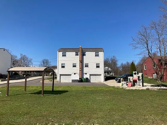 2 bed, 1008 sqft, $1,300 — Photo 3