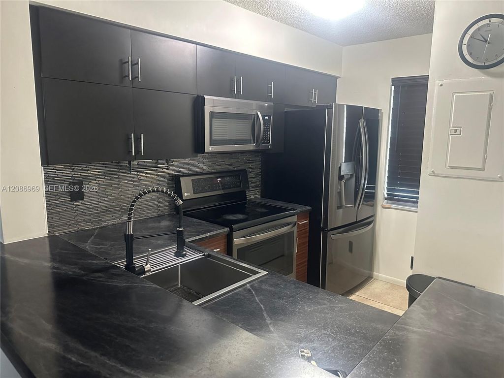 2226 N Cypress Bend Dr APT 505, photo 8