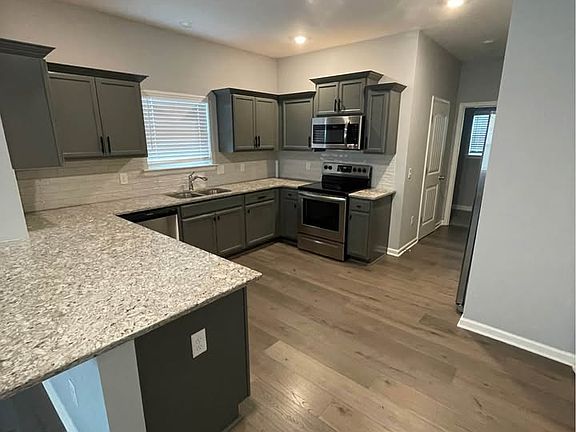 4th image of 118 Mead Ave