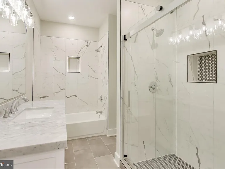 5333 Hayes St NE — Photo 3