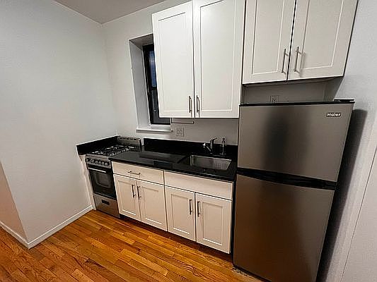 4th image of 205 W 102nd St #2F