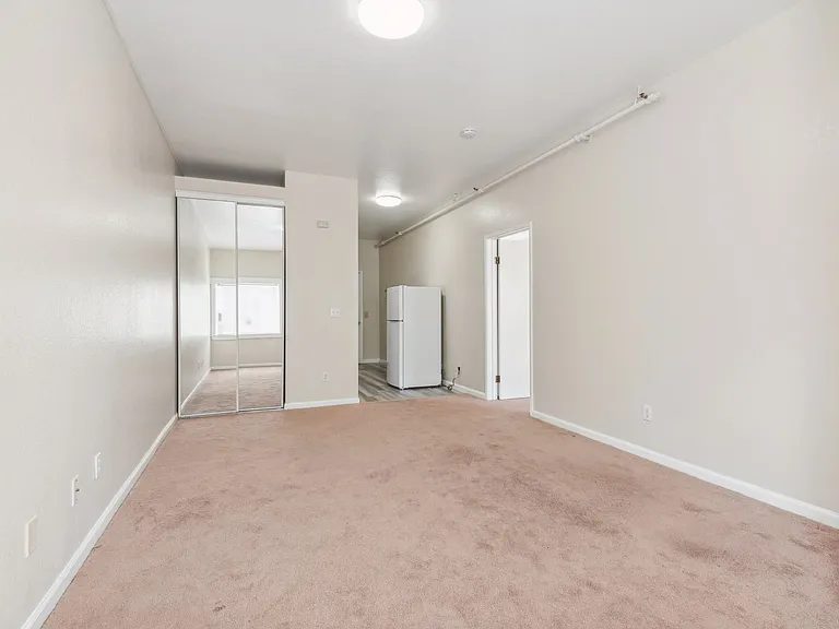 2070 University Avenue — Photo 17