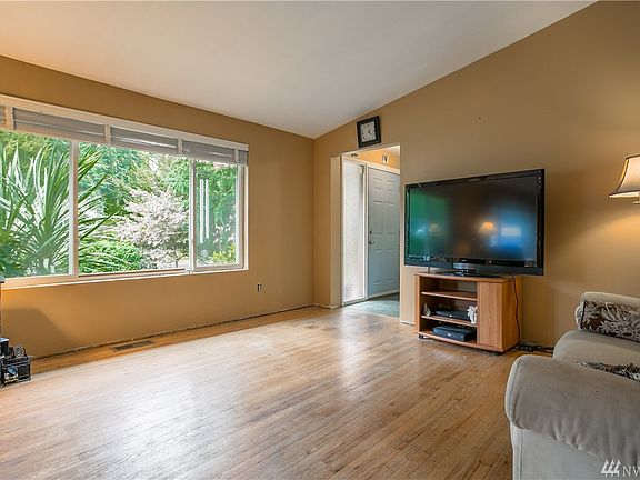 4th image of 1236 164th Ave SE