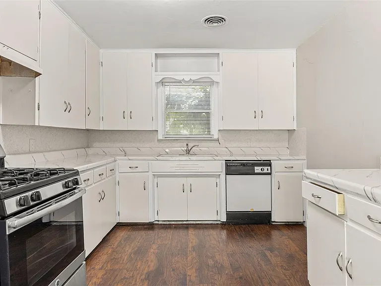 1205 Ewing St — Photo 5