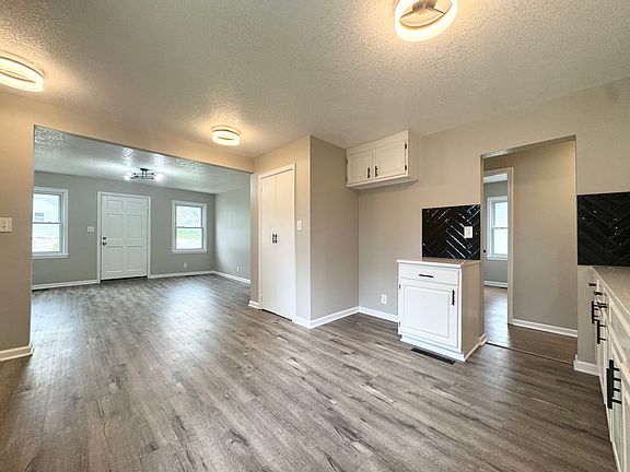 3rd image of 1020 S 56th Ter