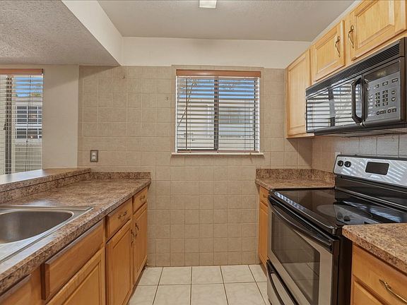 4th image of 1404 Oak Pl APT H