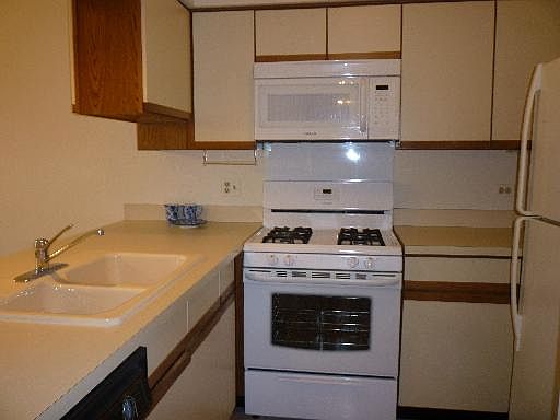 3rd image of 1971 Charter Point Dr