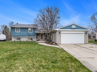 5081 Mill Wheel Dr, Grand Blanc, MI 48439