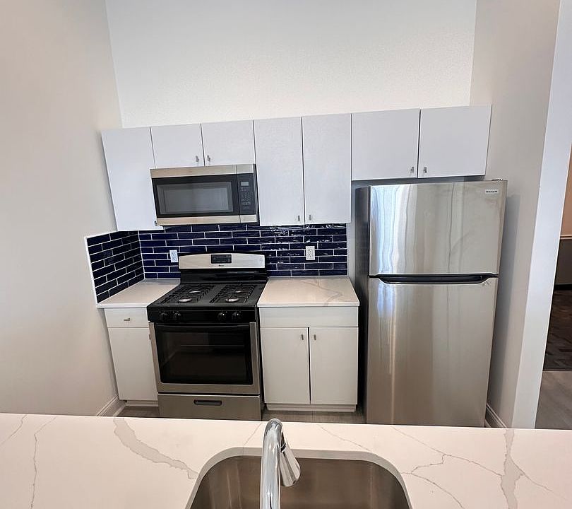 1st image of 901 Quarry St #405