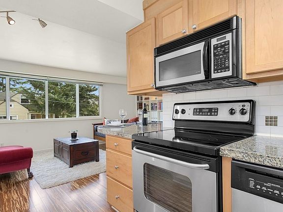 3rd image of 1601 Taylor Ave N APT 205