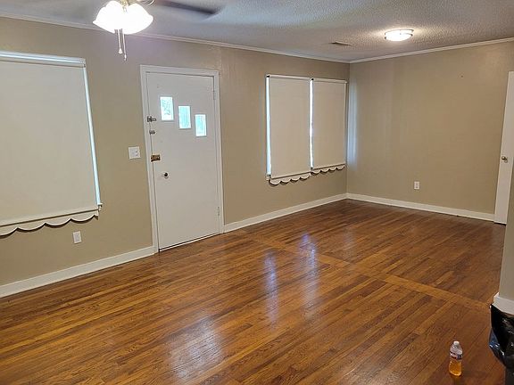 3rd image of 108 Bishop St
