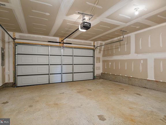 4th image of 434 Ensemble Way