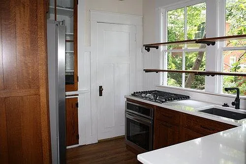 4 bed, 2208 sqft, $5,675 — Photo 4