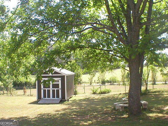 5th image of 919 Stewart Rd