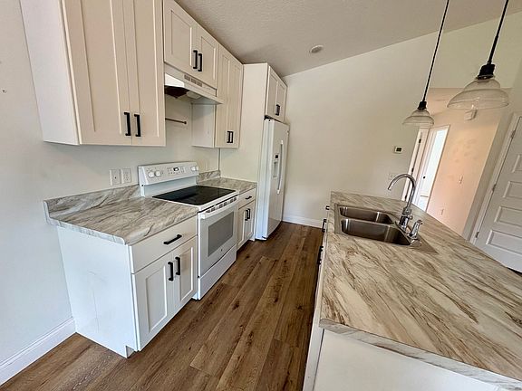 3rd image of 3218 Douglas Rd #B
