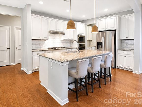 3rd image of 2654 Treeline Dr