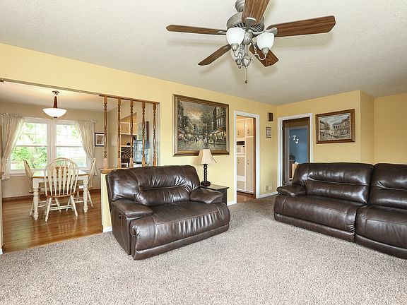 3rd image of 3923 Liberty Blvd