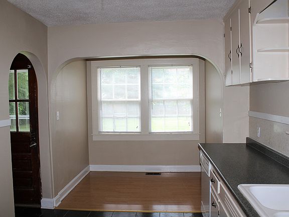 5th image of 600 E 21st St