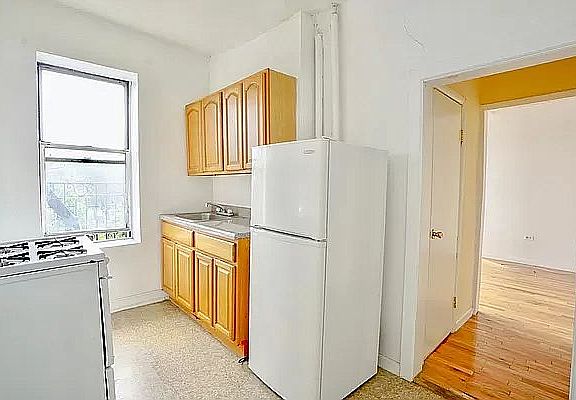 2nd image of 508 W 178th St #6F