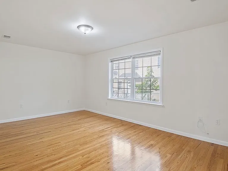 31-33 Chester Ave #2 — Photo 10