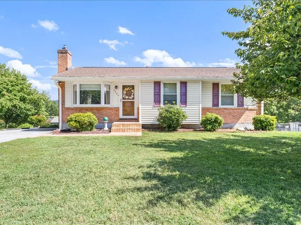 3920 Meadowlark Rd, Roanoke, VA 24018