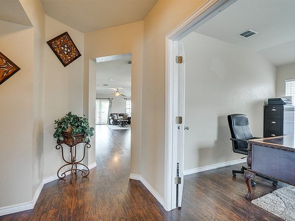 3rd image of 2035 Matagorda Ln