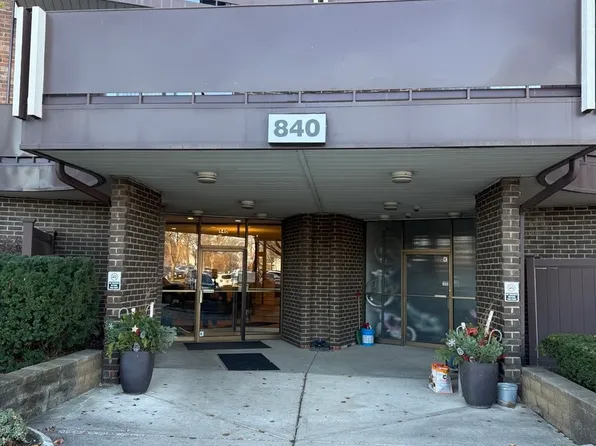 840 Wellington Ave Unit 115, Elk Grove Village, IL 60007
