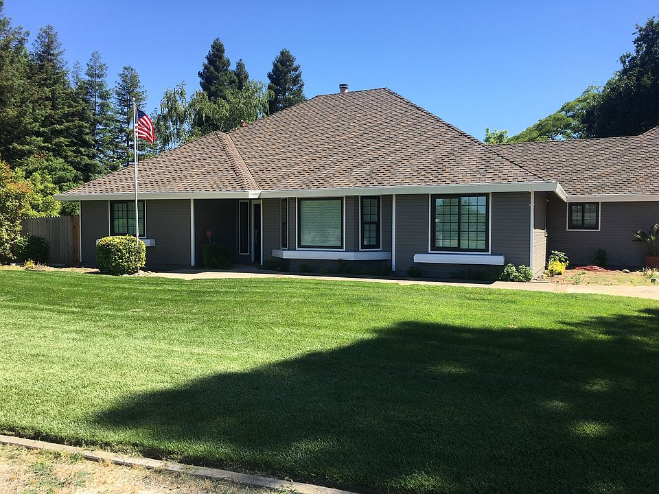 1st image of 526 Saddleback Dr