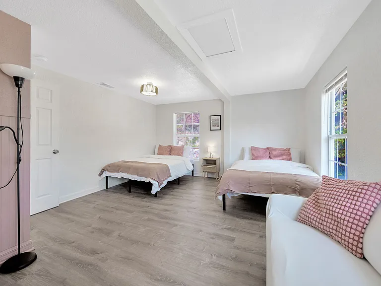 1215 E New Orleans Ave — Photo 36