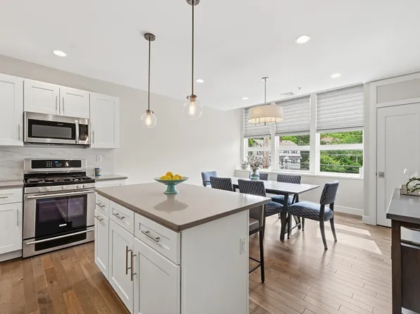 1 Saint Clare Rd APT 16, Medford, MA 02155
