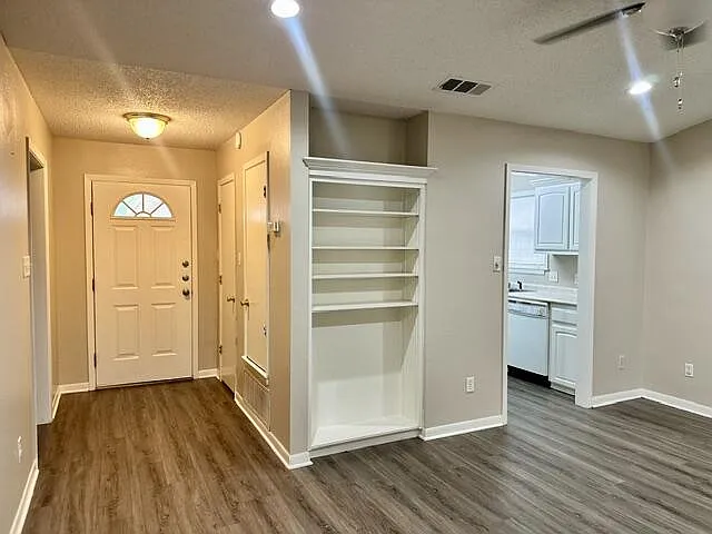 2 bed, 2.0 bath, 1100 sqft, $1,300 — Photo 2