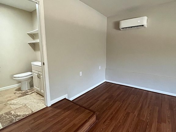 5th image of 915 Irving Dr