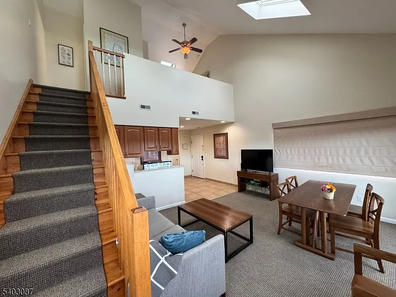 2 bed, 2.0 bath, 900 sqft, $2,200 — Photo 4
