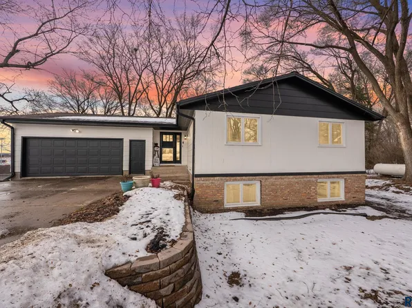 1121 S Splitrock Blvd, Brandon, SD 57005