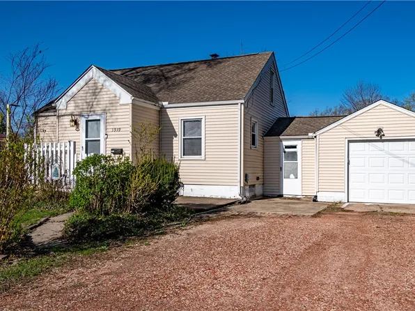 3939 NE Court Dr, Decatur, IL 62526