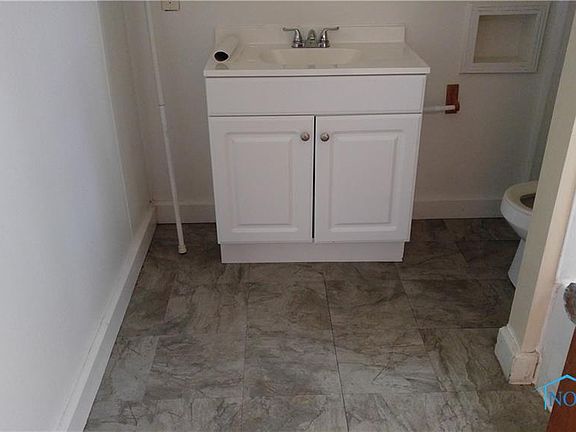 5th image of 506 E Park St