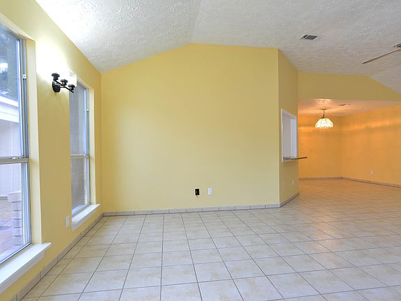 5th image of 16246 New Field Dr