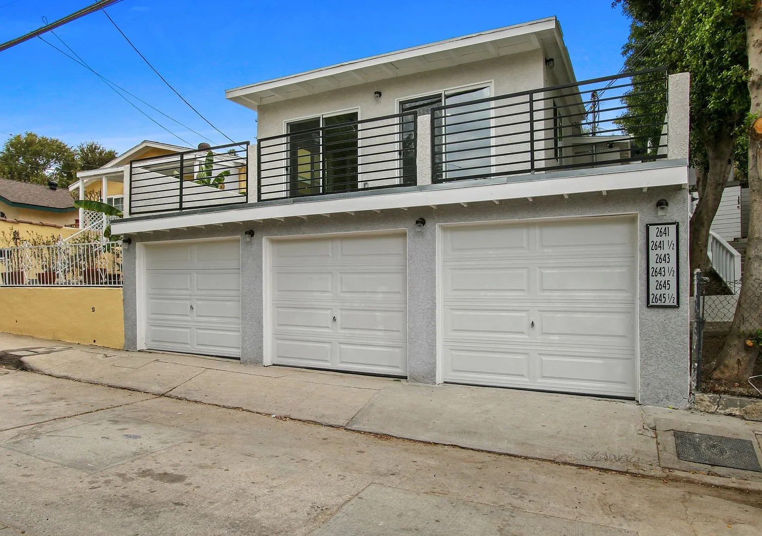 3 bed, 2 bath bungalow style home with private patio in Silver Lake is now available! — Photo 3