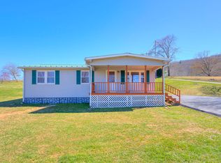 120 Oak Ln, Pulaski, VA 24301