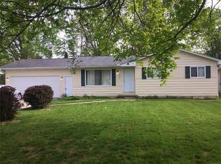 6241 Woodsdale Dr, Grand Blanc, MI 48439