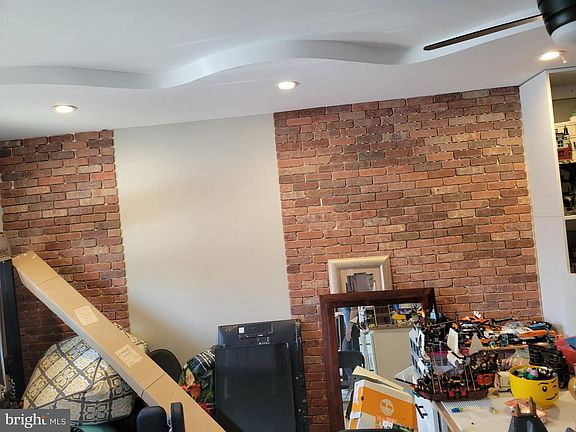 3rd image of 1547 Hulseman St