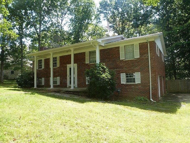 2nd image of 106 Oakview Ln